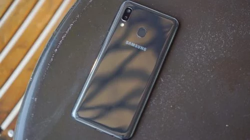 Samsung Galaxy A20 - Image 2