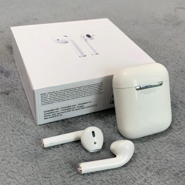 Apple AirPods with Wireless Charging Case