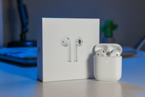 Apple AirPods with Wireless Charging Case - Image 4