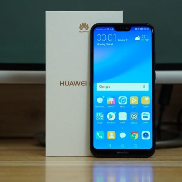 Huawei P20 Lite (4GB, 128GB)